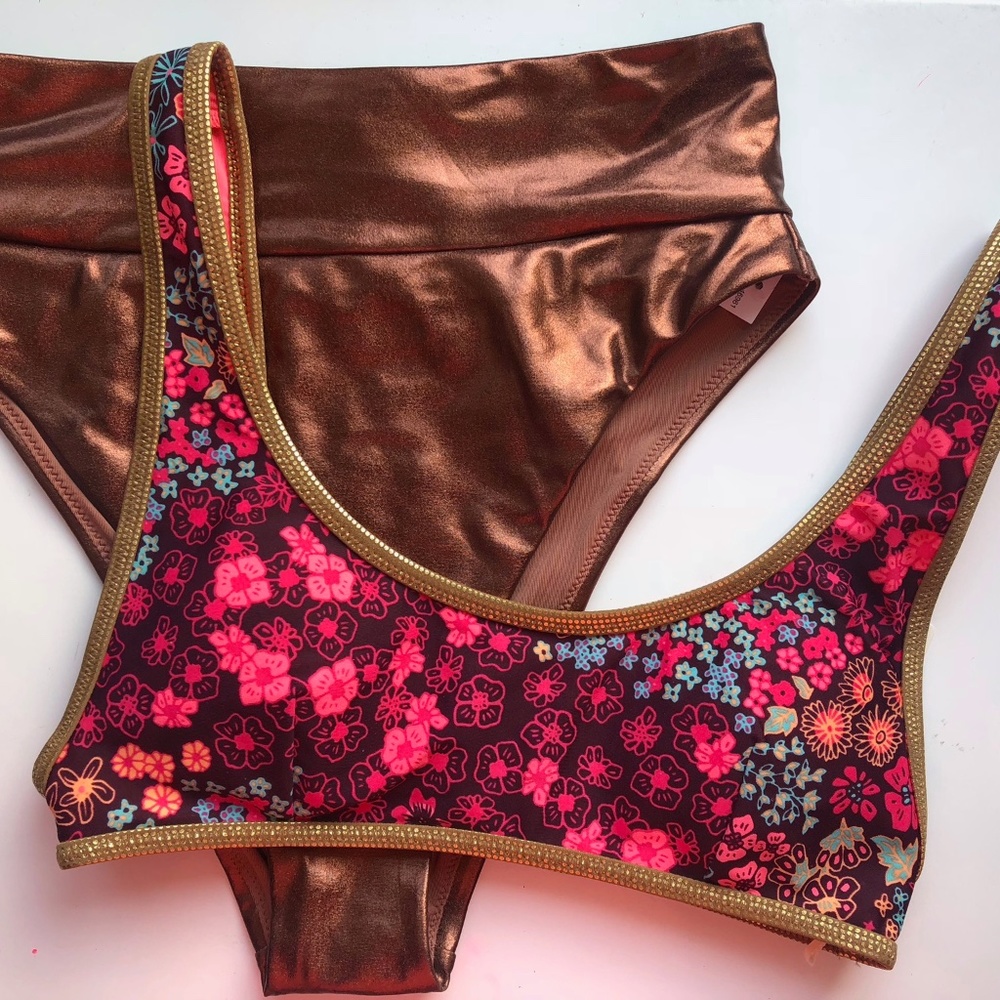 AERIE 2 piece floral and metallic swim - Picture 1 of 8
